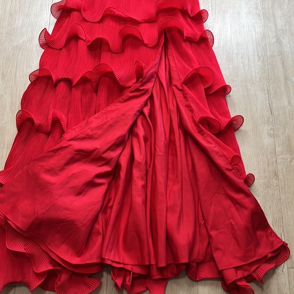 Mac Duggal Sleeveless Ruffle Tiered V-Neck Gown in Red style 49054, SIZE 2 - Picture 6 of 13